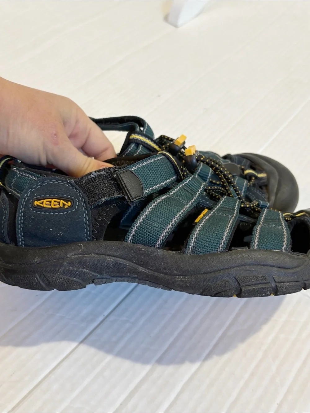 Keen Newport Sandals Big Kid’s Size 5 Hiking Water Shoes Keens Outdoor Travel
